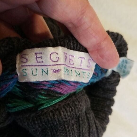 SWEATER!!!! LIKE NEW!!! GORGEOUS!!! PURCHASED IN UPSCALE BOUTIQUE IN ASPEN!!! - Picture 12 of 14